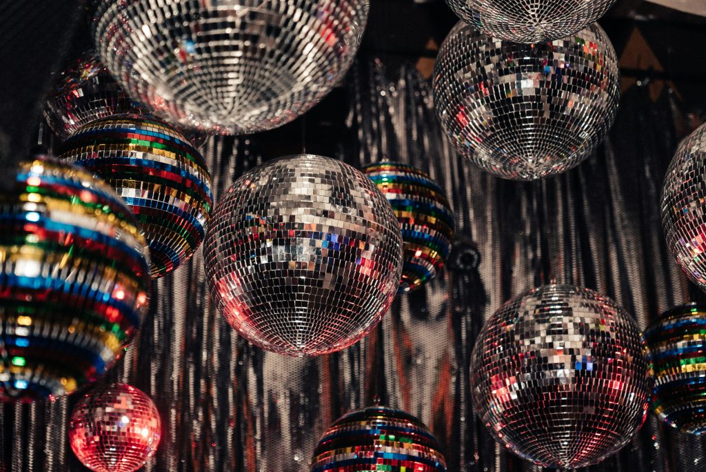 How To Plan A Retro Birthday Party For Your Partner